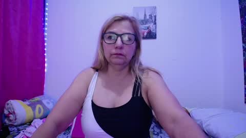 Snapshot of sara211 chatting on 12, 3, 2025 sara online show from 12, 3, 2025