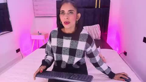 Snapshot of sara_cook chatting on 27, 4, 2026 Sara Cook online show from 27, 4, 2026