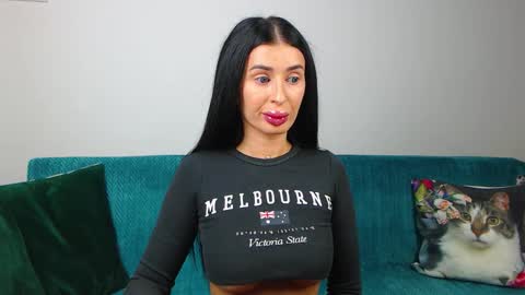 Im Sara I am happy to be here  online show from 29, 9, 2025