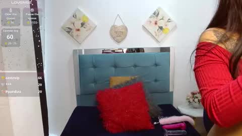 Snapshot of sara_f_w chatting on 6, 10, 2025 Sara online show from 6, 10, 2025