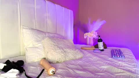 sara_lopee1 online show from 9, 3, 2025