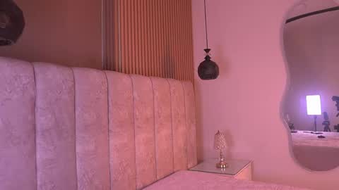 sara_lopee1 online show from 5, 5, 2026