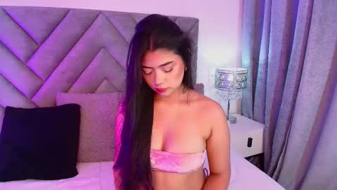 sara_owens7 online show from 11, 11, 2025