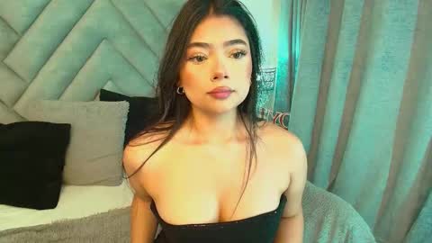 sara_owens7 online show from 15, 12, 2025