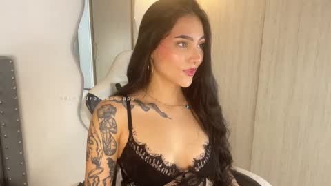 Snapshot of sara_queen9 chatting on 18, 2, 2025 Sara online show from 18, 2, 2025