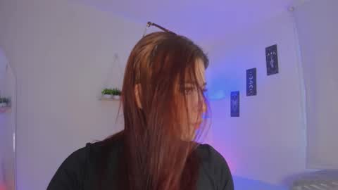 sara_sweett9 online show from 28, 10, 2025