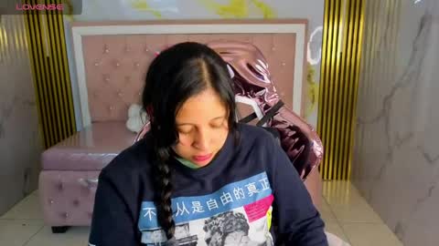 Snapshot of sara_tellez_s chatting on 9, 6, 2026 Sara T. online show from 9, 6, 2026