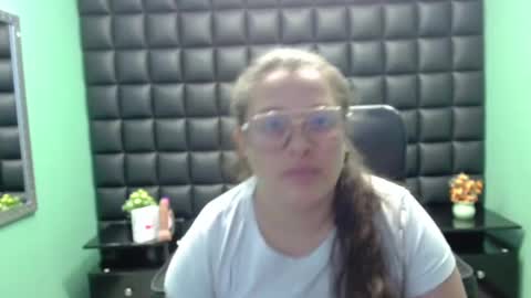 Snapshot of sara_thonson_ chatting on 2, 2, 2025 sara_thonson_ online show from 2, 2, 2025