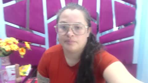 Snapshot of sara_thonson_ chatting on 5, 2, 2025 sara_thonson_ online show from 5, 2, 2025