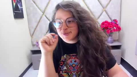 sara_thonson_ online show from 5, 5, 2026