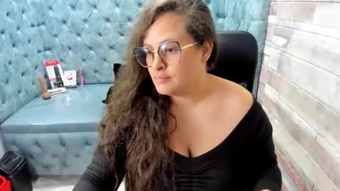 sara_thonson_ online show from 8, 6, 2026