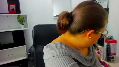 sara_thonson_ online show from 7, 7, 2026