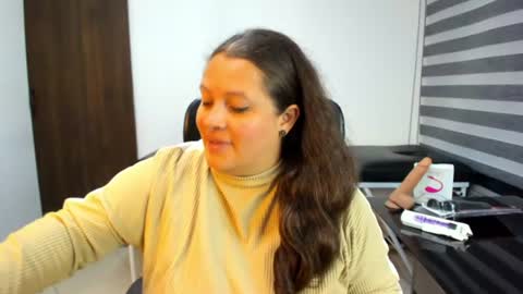 sara_thonson_ online show from 5, 8, 2026