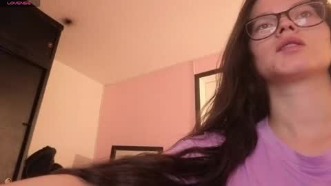 Snapshot of sara_valderrama_ chatting on 4, 6, 2026 sara_valderrama_ online show from 4, 6, 2026