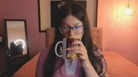 sara_valderrama_ online show from 4, 8, 2026