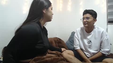 sara and thomas online show from 11, 1, 2025