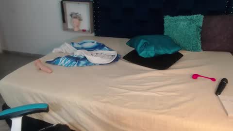 SARAHGIL online show from 25, 2, 2025