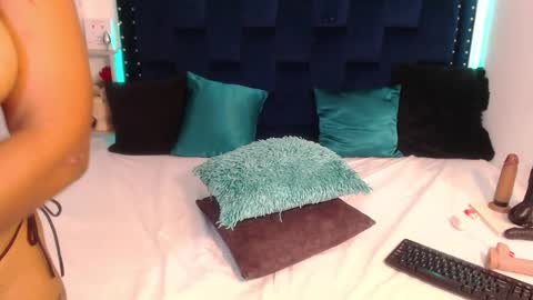 SARAHGIL online show from 12, 3, 2025