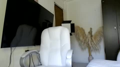 Snapshot of saragoddesshot chatting on 5, 3, 2025 CALL ME LOVE SARITA online show from 5, 3, 2025
