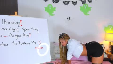 sarah  cinnamon online show from 30, 10, 2025