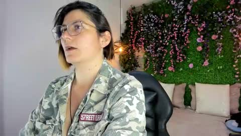 Sarah Deyvis online show from 15, 12, 2025