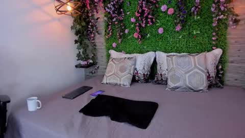 Sarah Deyvis online show from 7, 3, 2026