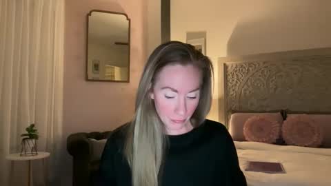 Snapshot of sarahgiroux86 chatting on 3, 6, 2026 Sarah online show from 3, 6, 2026