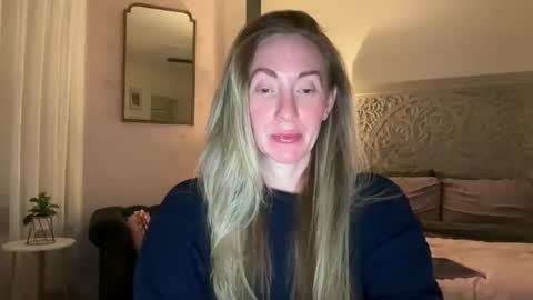 Snapshot of sarahgiroux86 chatting on 6, 6, 2026 Sarah online show from 6, 6, 2026