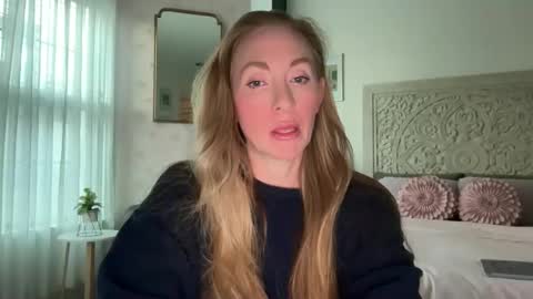 Snapshot of sarahgiroux86 chatting on 9, 6, 2026 Sarah online show from 9, 6, 2026