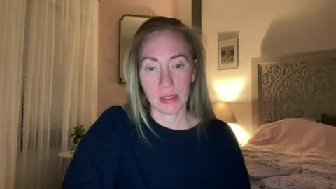 Snapshot of sarahgiroux86 chatting on 18, 6, 2026 Sarah online show from 18, 6, 2026