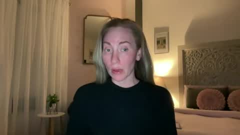 Snapshot of sarahgiroux86 chatting on 19, 6, 2026 Sarah online show from 19, 6, 2026