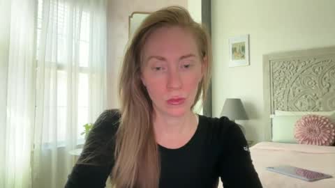 Snapshot of sarahgiroux86 chatting on 20, 6, 2026 Sarah online show from 20, 6, 2026