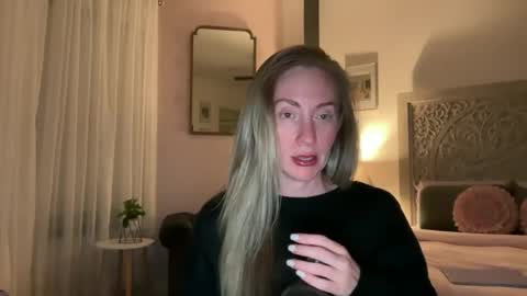 Snapshot of sarahgiroux86 chatting on 22, 6, 2026 Sarah online show from 22, 6, 2026