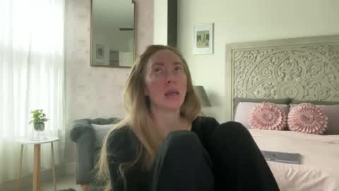 Snapshot of sarahgiroux86 chatting on 4, 7, 2026 Sarah online show from 4, 7, 2026