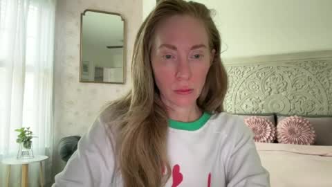 Snapshot of sarahgiroux86 chatting on 5, 7, 2026 Sarah online show from 5, 7, 2026