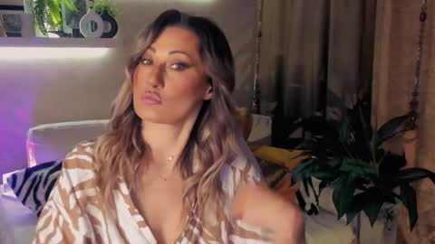 Divine Sarah NONUDE model online show from 8, 5, 2026