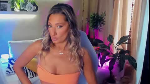 Snapshot of sarahholly chatting on 26, 6, 2026 Divine Sarah NONUDE model online show from 26, 6, 2026