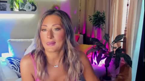 Snapshot of sarahholly chatting on 30, 6, 2026 Divine Sarah NONUDE model online show from 30, 6, 2026