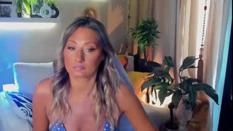 Snapshot of sarahholly chatting on 5, 7, 2026 Divine Sarah NONUDE model online show from 5, 7, 2026