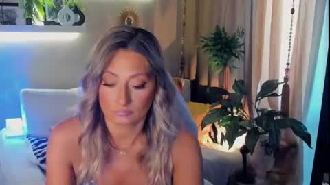Snapshot of sarahholly chatting on 7, 7, 2026 Divine Sarah NONUDE model online show from 7, 7, 2026