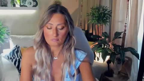 Snapshot of sarahholly chatting on 22, 7, 2026 Divine Sarah NONUDE model online show from 22, 7, 2026