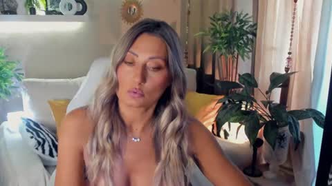 Snapshot of sarahholly chatting on 24, 7, 2026 Divine Sarah NONUDE model online show from 24, 7, 2026