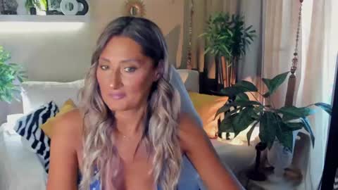 Snapshot of sarahholly chatting on 26, 7, 2026 Divine Sarah NONUDE model online show from 26, 7, 2026