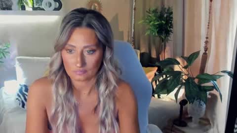 Snapshot of sarahholly chatting on 27, 7, 2026 Divine Sarah NONUDE model online show from 27, 7, 2026