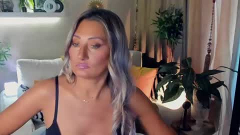 Snapshot of sarahholly chatting on 9, 8, 2026 Divine Sarah NONUDE model online show from 9, 8, 2026