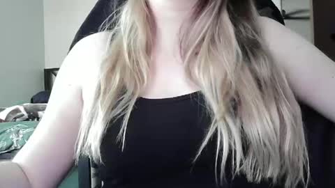 Snapshot of sarahmummy chatting on 19, 3, 2026 Sarah online show from 19, 3, 2026