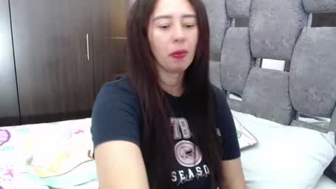 Snapshot of sarahott_1 chatting on 4, 8, 2026 Lia online show from 4, 8, 2026
