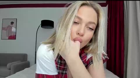 Snapshot of sarahphyllis chatting on 2, 10, 2025 sarahphyllis online show from 2, 10, 2025