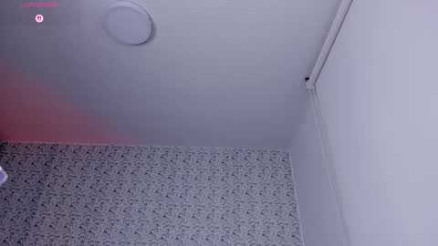 Sara jones   online show from 17, 12, 2025