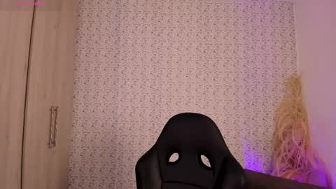 Sara jones   online show from 4, 2, 2026